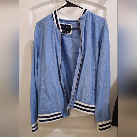 Denim and flower - Picture 1 of 2